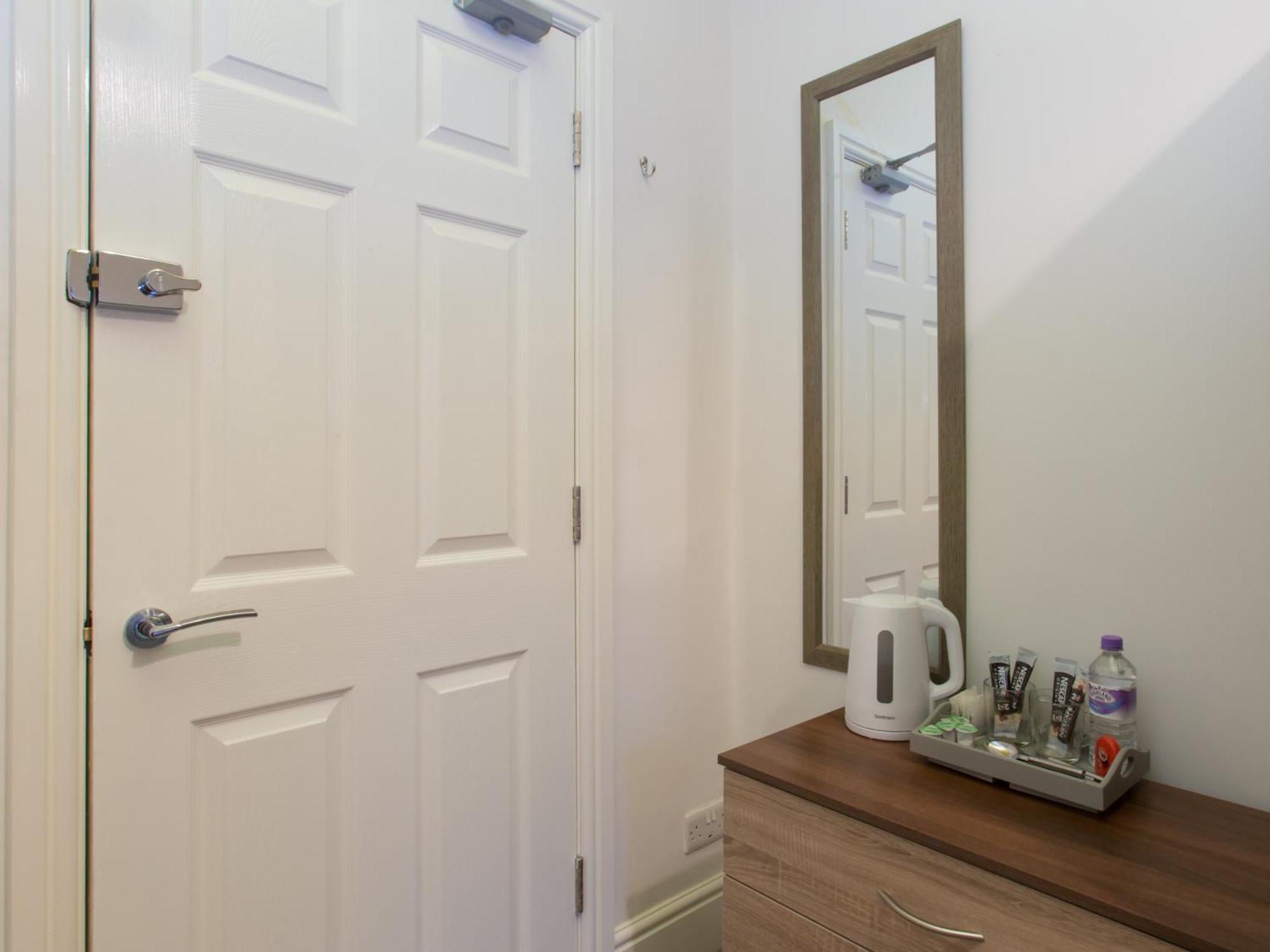 Townhouse @ West Avenue Crewe Bed & Breakfast Room photo